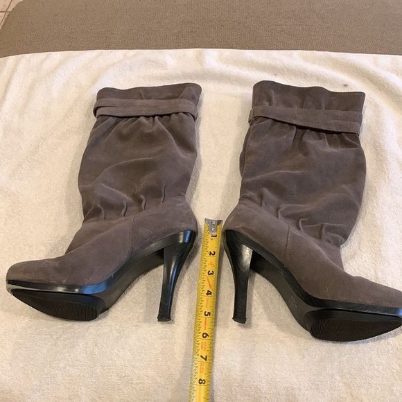 Michael Kors Kincade suede slouchy boots. - Picture 4 of 14